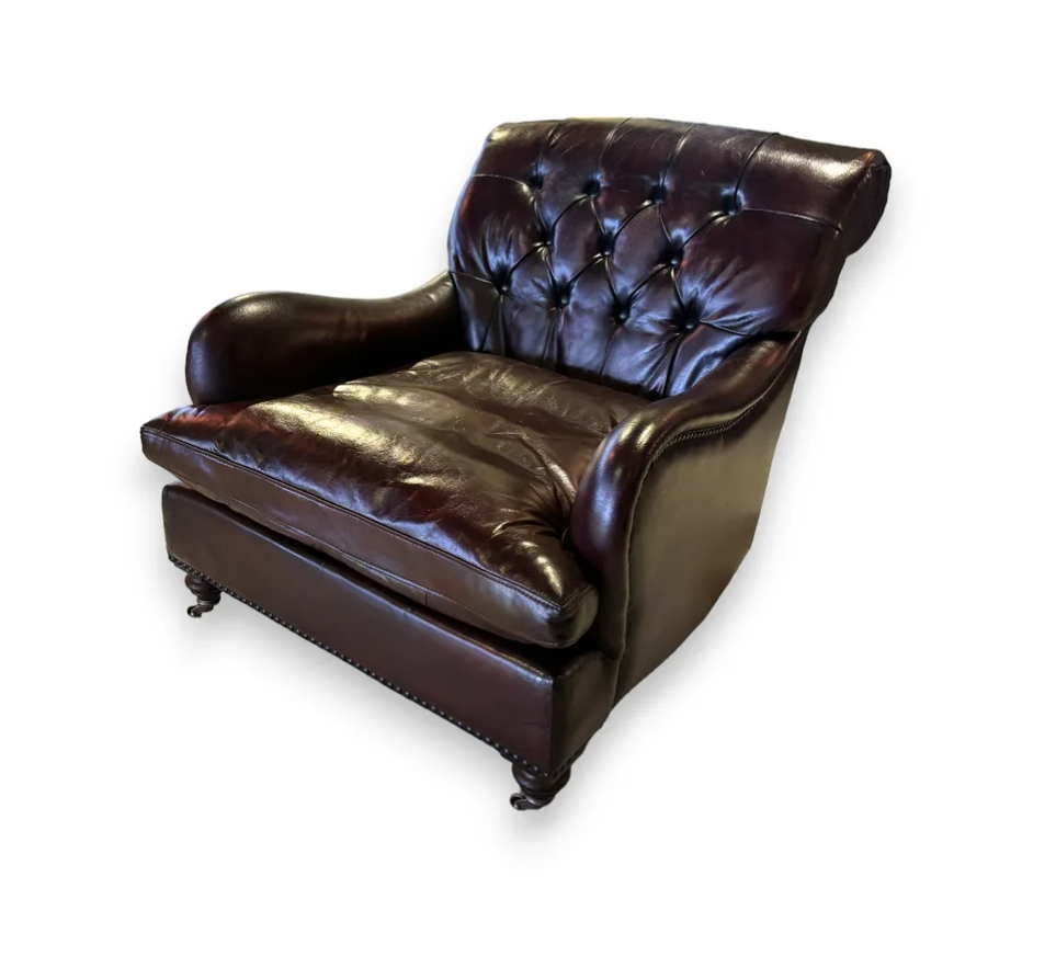 Chesterfield Ledersessel mit Holzbeinen | Modell CALEDONIAN