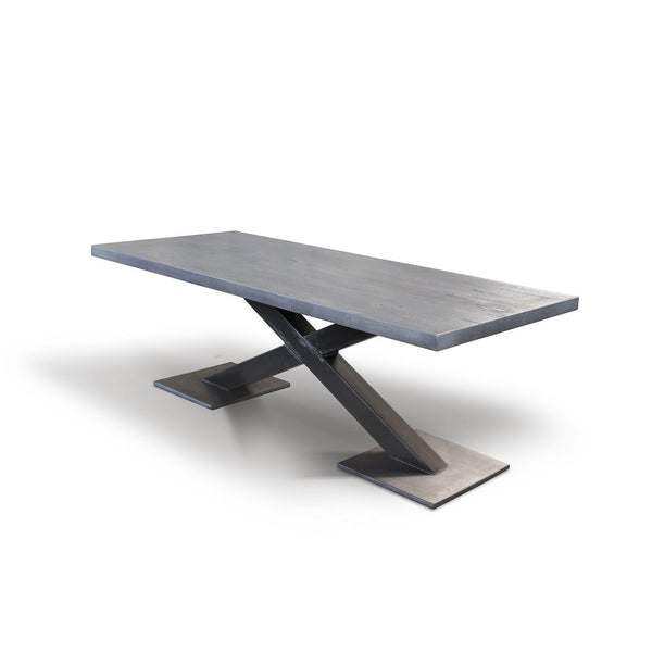 Esszimmer Tisch mit X-förmigen Stahlfüßen und Eichenholzplatte | X-RAY