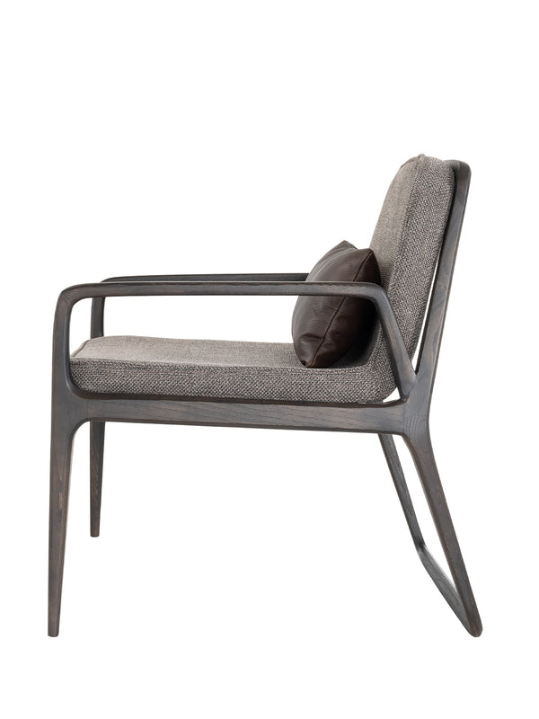 Moderner Sessel mit Holzrahmen und Stoff-Sitzfläche | Modell EMBERTO